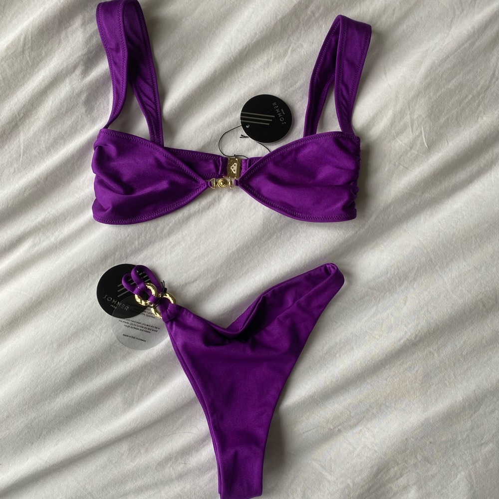 NWT SOMMER SWIM SORIYA BIKINI TOP AND GIGI BIKINI BOTTOMS IN PETUNIA